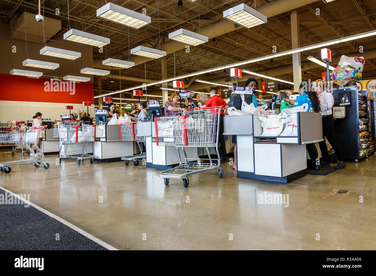 Miami Florida,Winn-Dixie,grocery store supermarket,food,checkout line queue cashiers cashier,FL181115018 Stock Photo