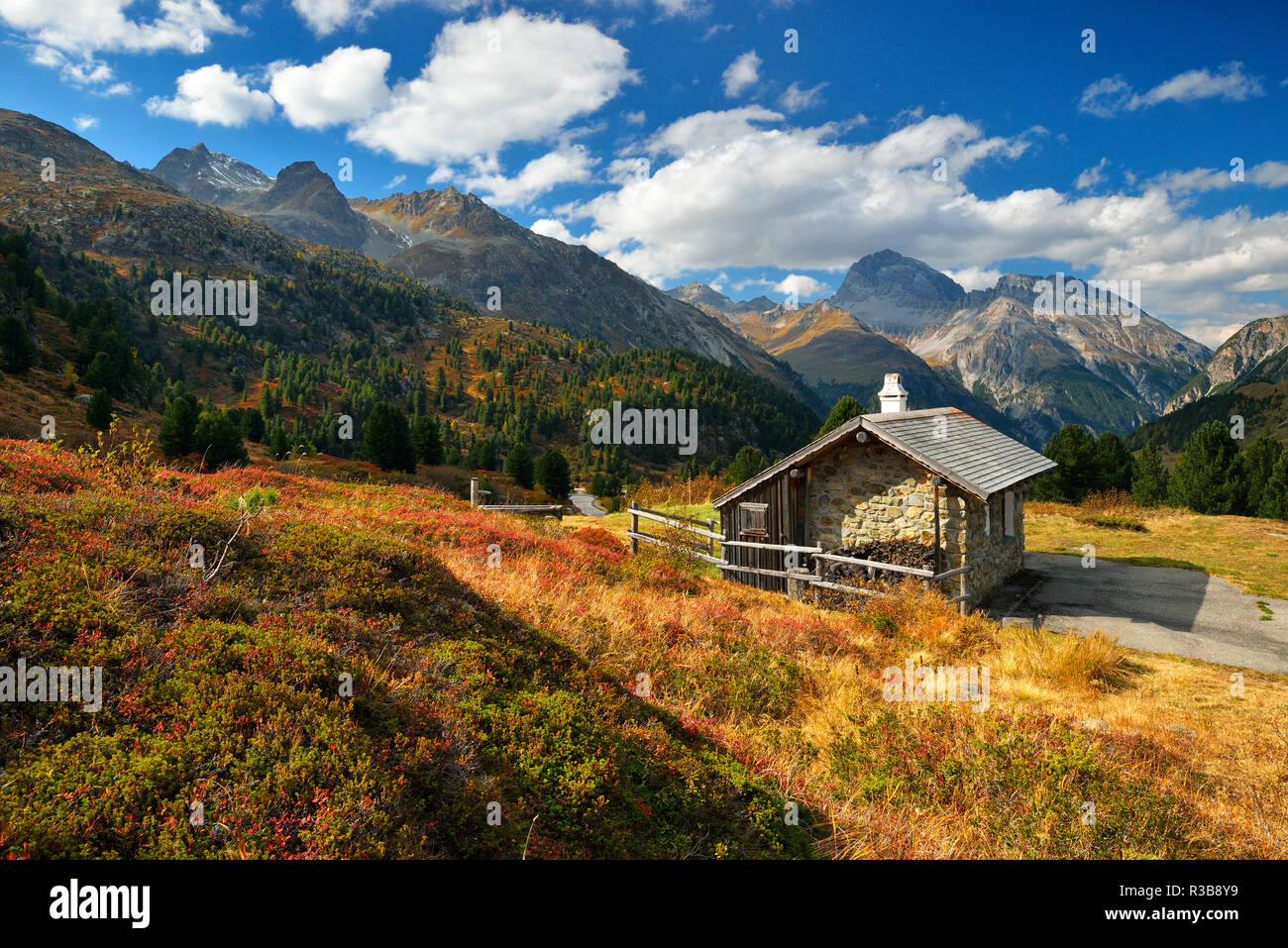 Mountain landscape with mountain hut in autumn, Albulatal, Val d'Alvra, Canton Graubünden, Switzerland Stock Photo
