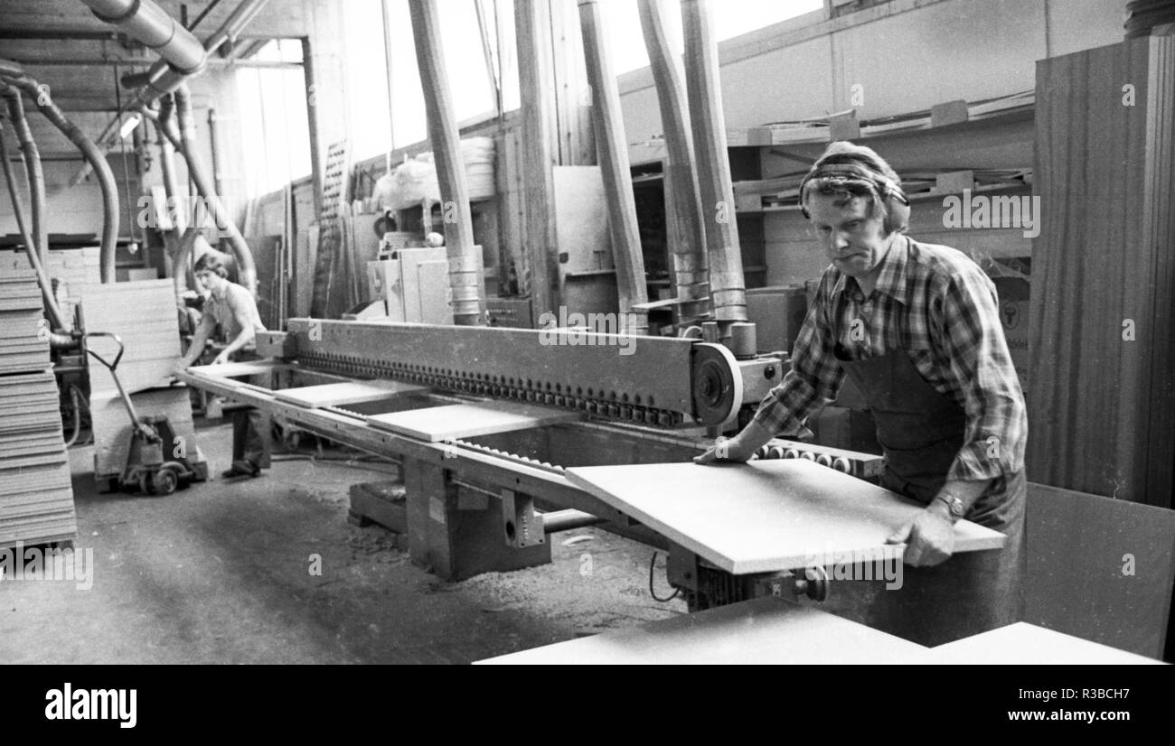 Jobs for young and old in the small furniture factory Voelker in Witten