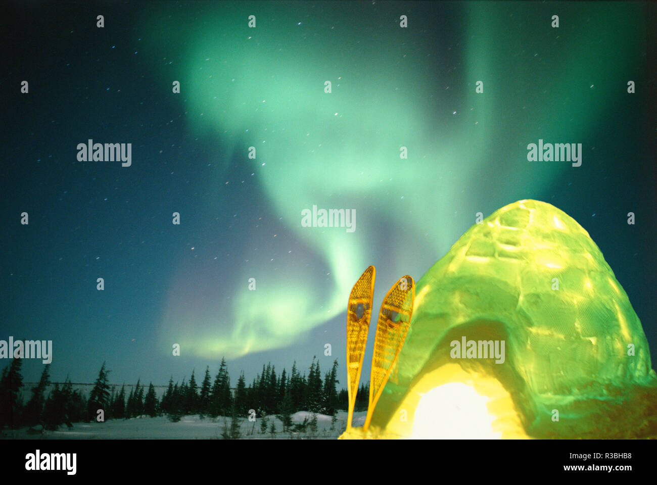 Igloo Light, Aurora borealis, Canadian Arctic Stock Photo Alamy