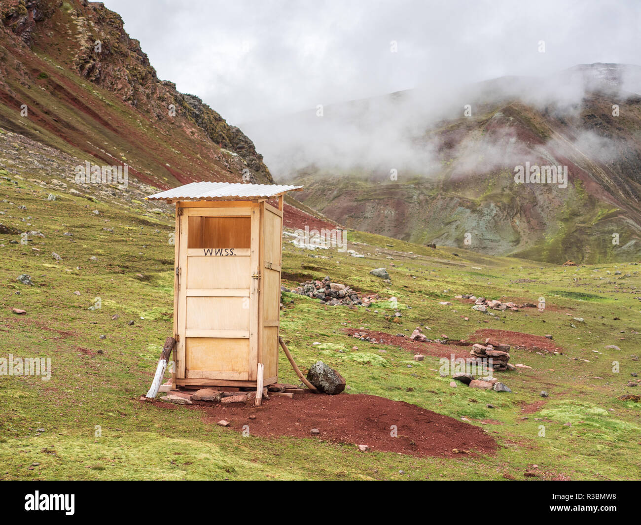 An outdoor mountain toilet hi-res stock photography and images - Alamy