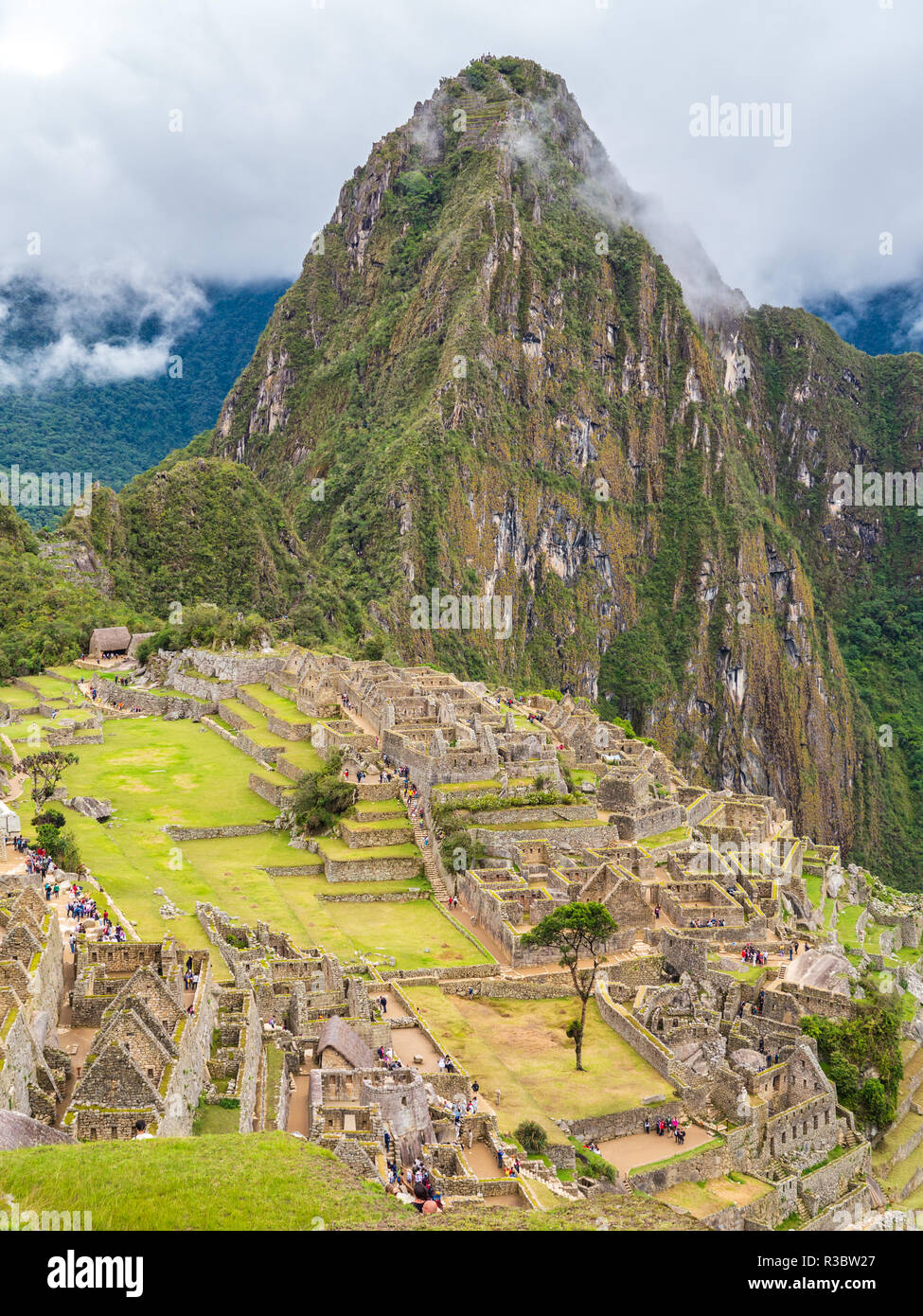 Clouds covering the Machu Picchu site Stock Photo - Alamy