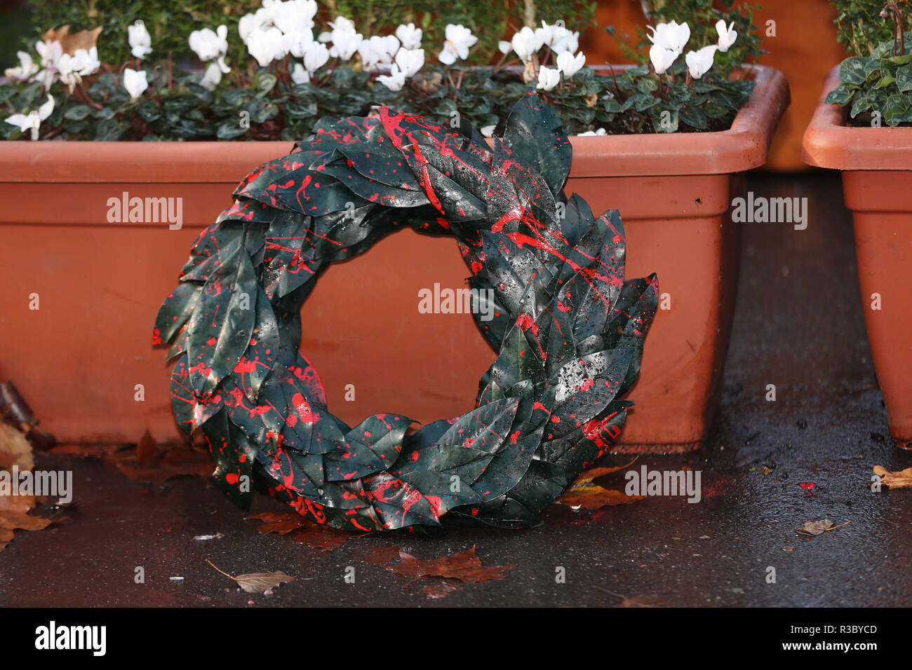 A laurel wreath left by the All Blacks Rugby Team in honor of Donegal man Dave Gallaher who died at Passchendaele in 1917 beside, a WW1 comemorative statue entitled The Haunting Soldier is cleaned after it was vandalized with red paint last night in Dublin's St. Stephen's Green Stock Photo