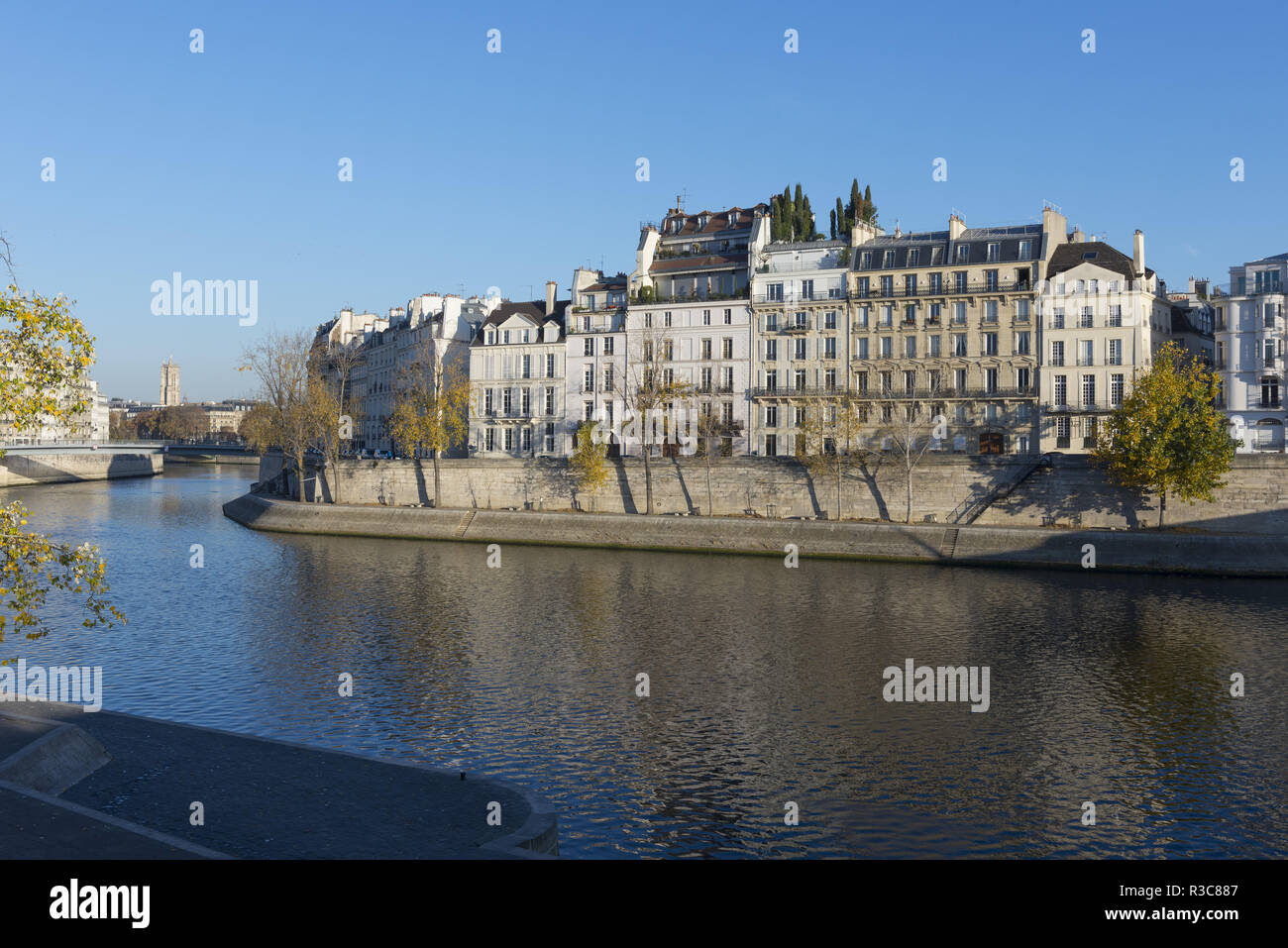 Paris, L'ile Saint Louis et la Seine. The Seine river and Saint Louis
