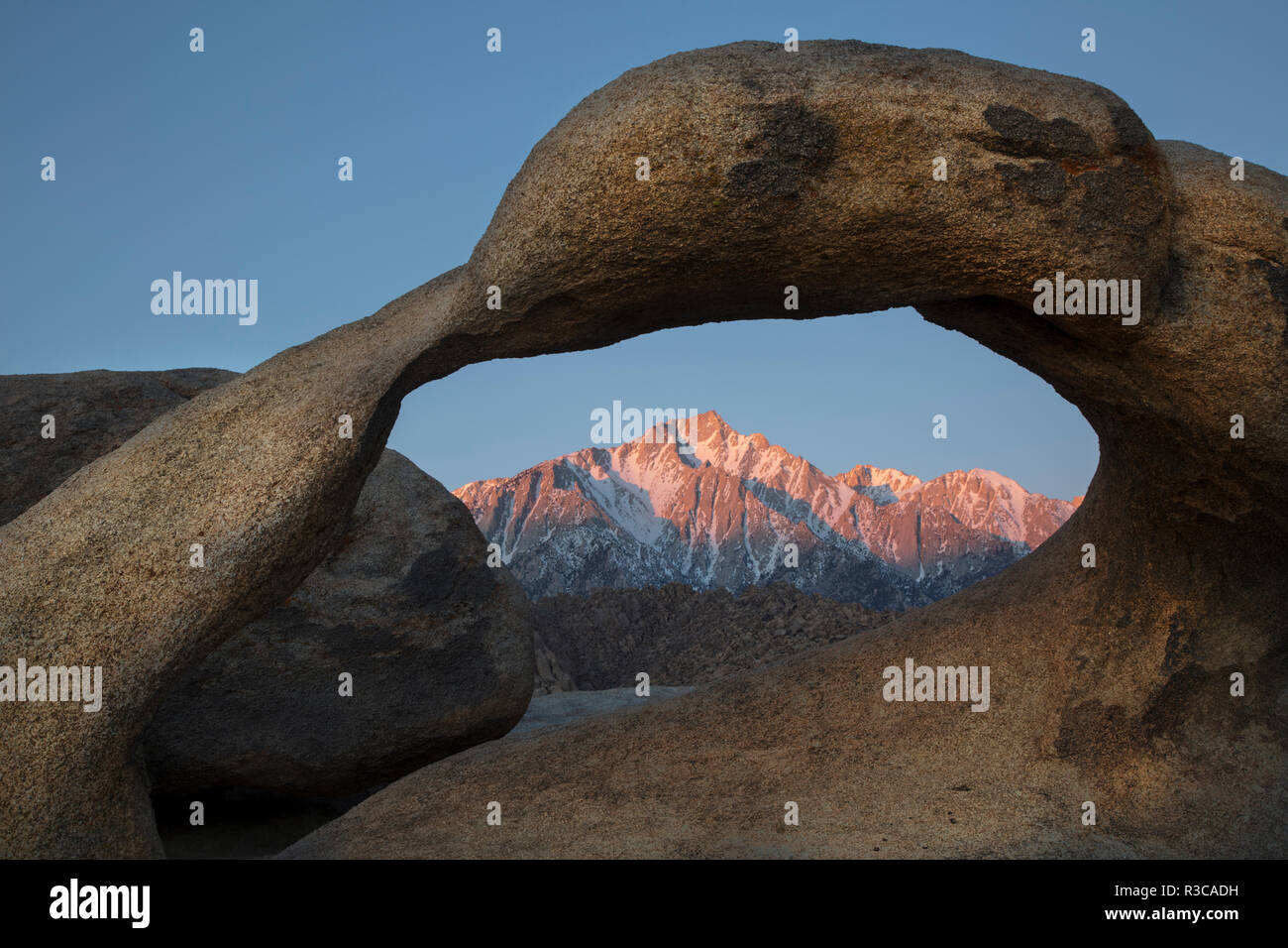 USA, California, Alabama Hills. Mobius Arch frames Lone Pine Peak. Stock Photo