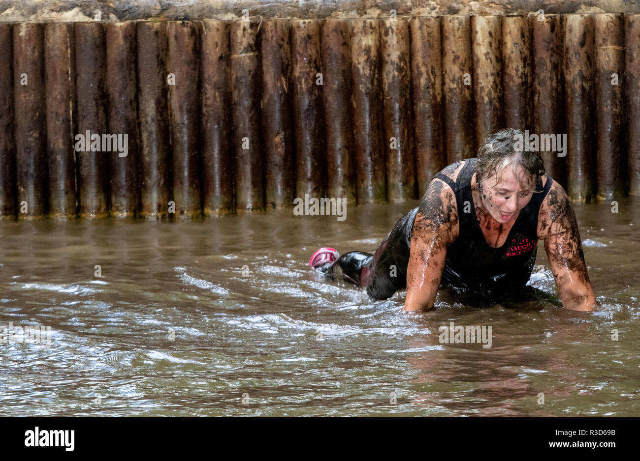 Mud run woman hi-res stock photography and images - Alamy