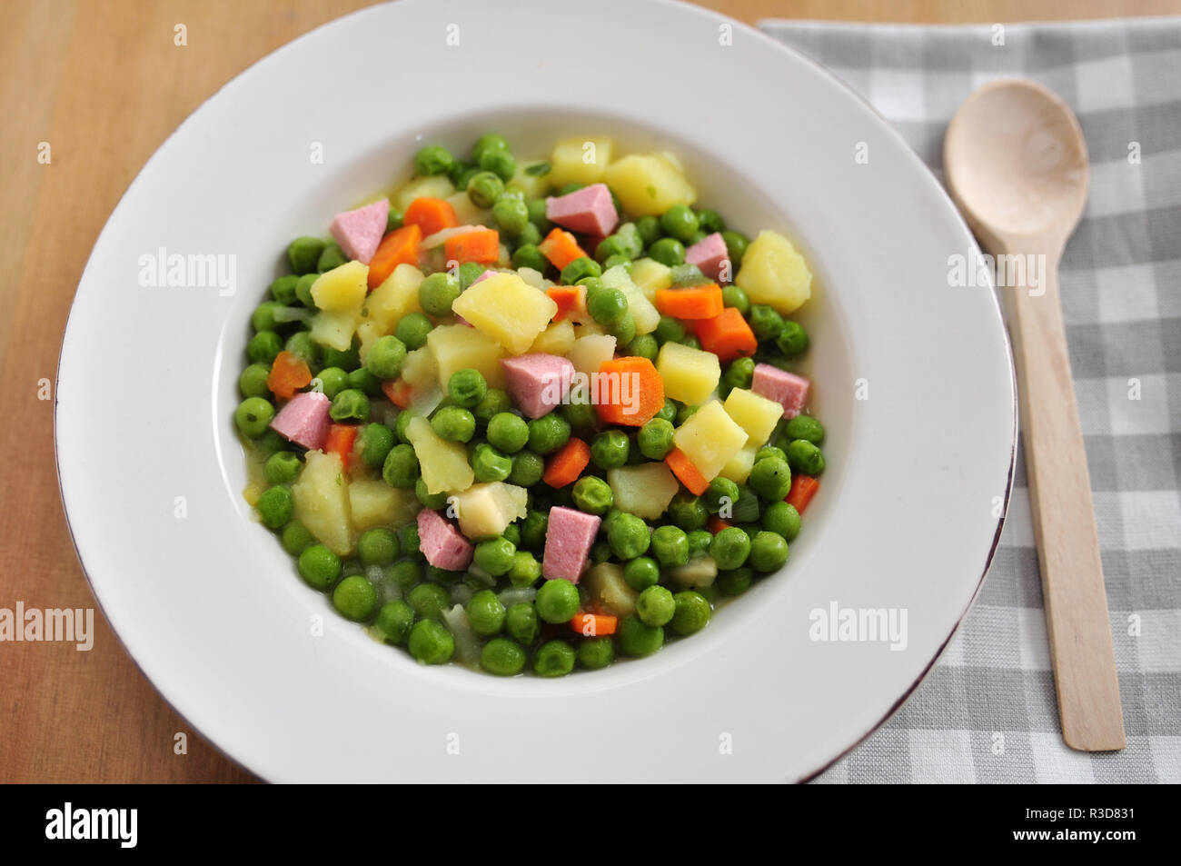 Ditalini soup pasta in hi-res stock photography and images - Alamy