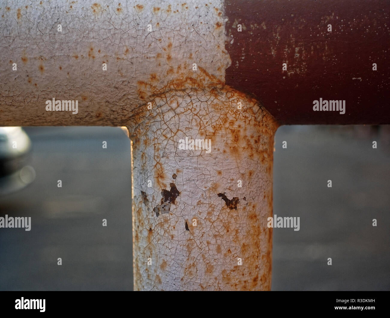 Rusty old iron railings hi-res stock photography and images - Alamy