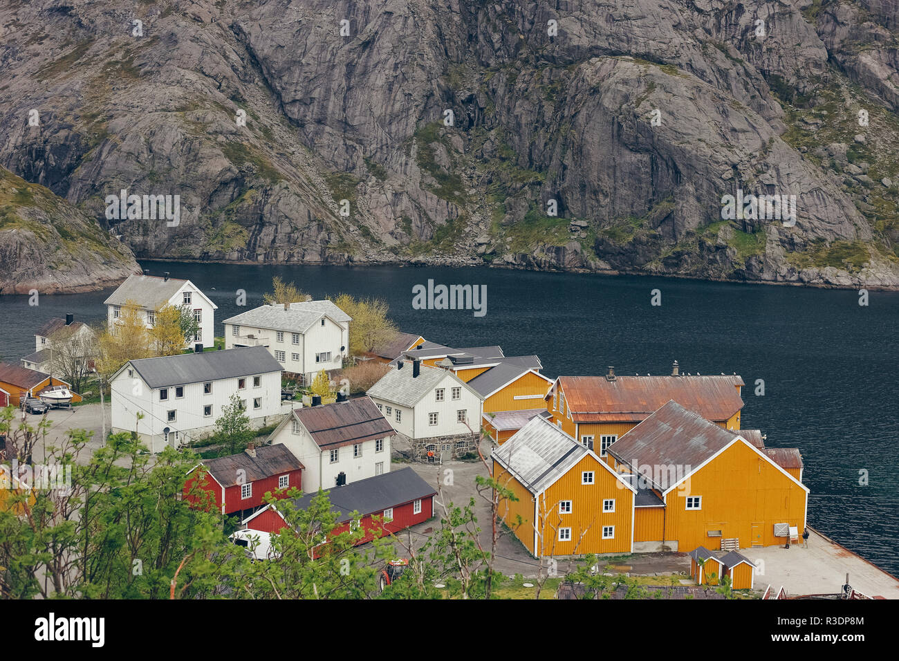 Fishermens houses in norway hi-res stock photography and images - Alamy