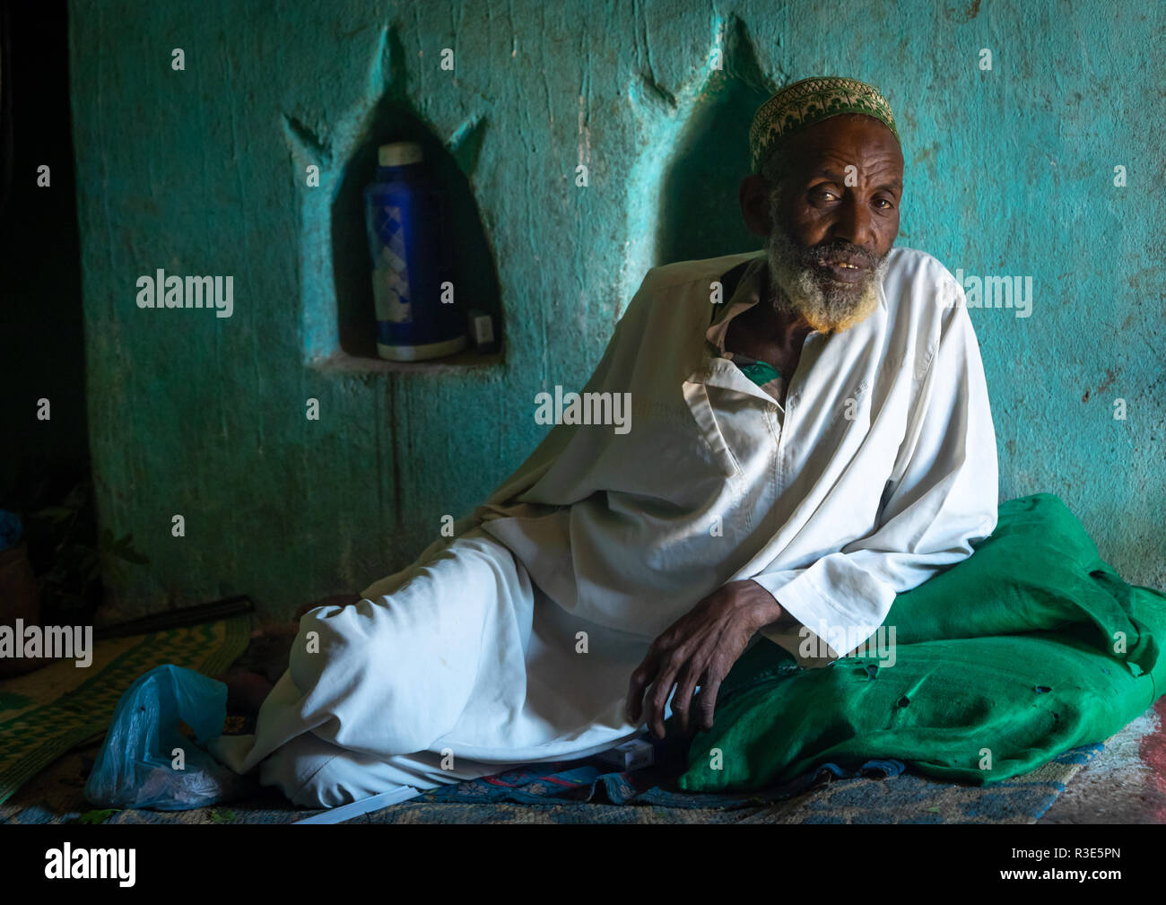 Harari man chewing khat inside an old house, Harari Region, Harar, Ethiopia Stock Photo