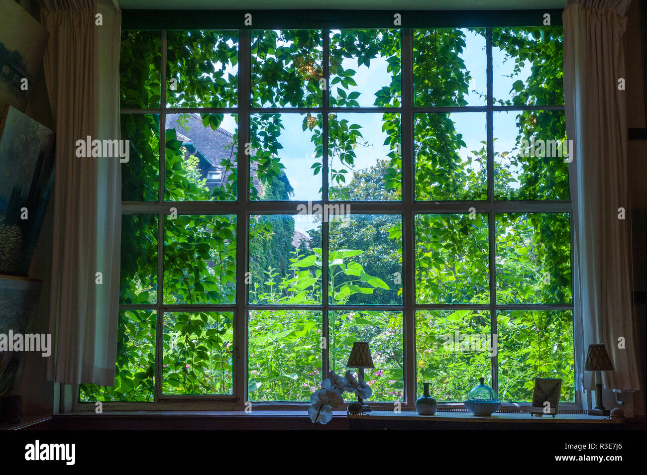 Maison Claude Monet, Giverny. Window on the Garden Stock Photo