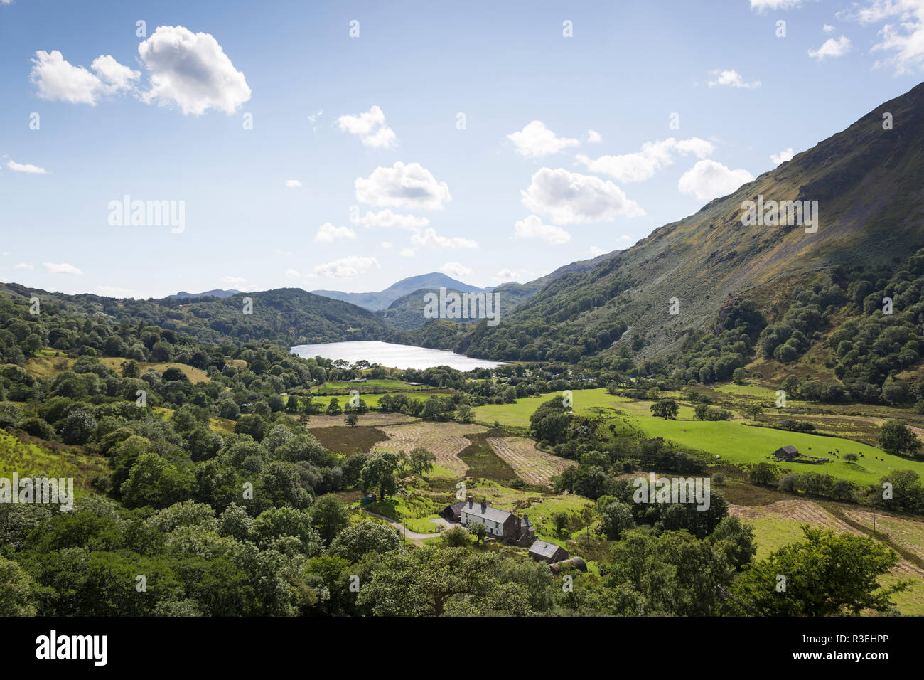 Landscape view of Lyn Gwynant, Nant Gwynant valley, Gwynedd, Snowdonia National Park, Wales, UK Stock Photo