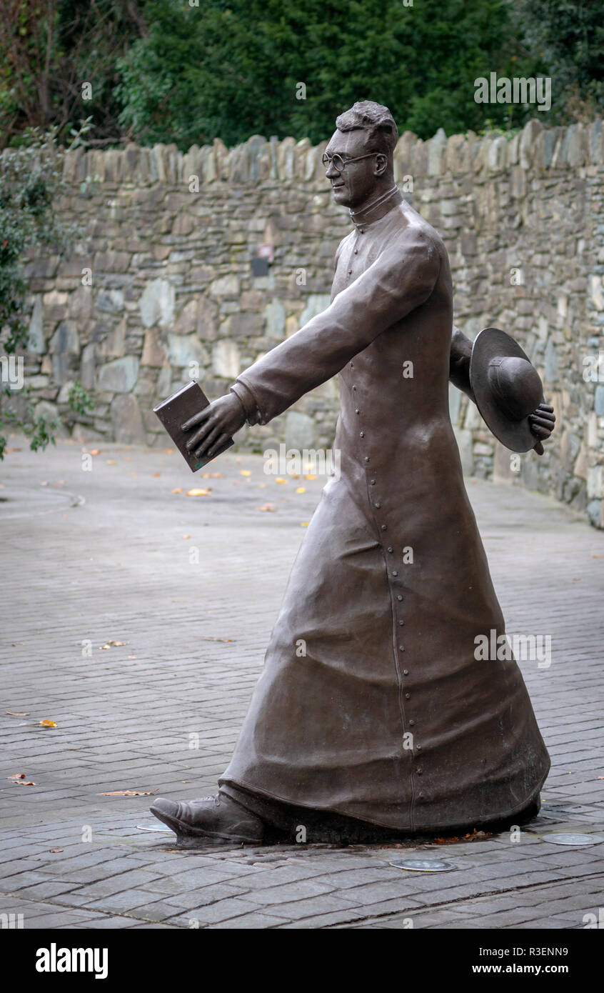 Monsignor Hugh O'Flaherty memorial by Alan Ryan Hall in Mission Road. Killarney, County Kerry, Ireland Stock Photo
