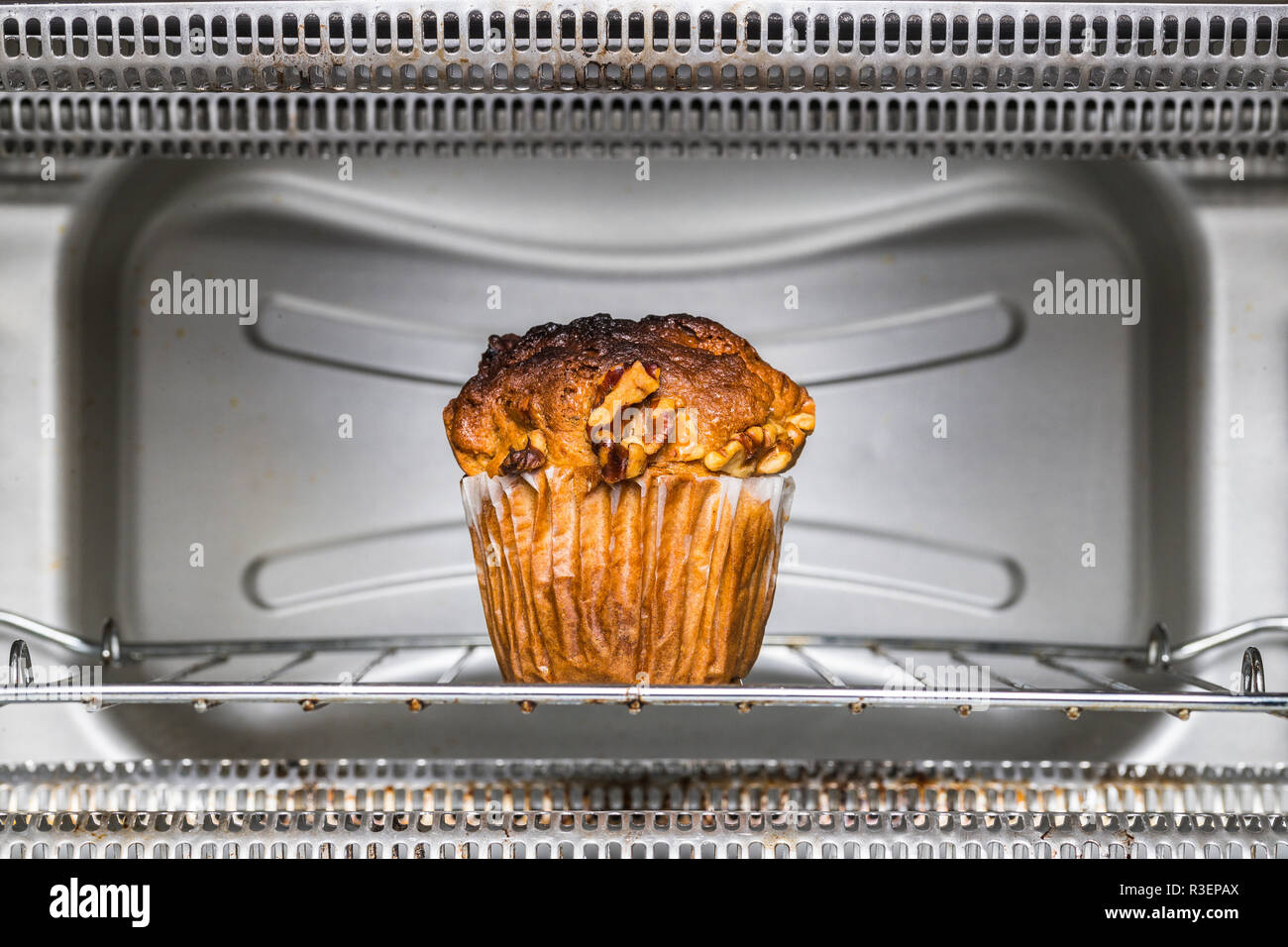 https://c8.alamy.com/comp/R3EPAX/burnt-banana-nut-muffin-in-toaster-oven-R3EPAX.jpg