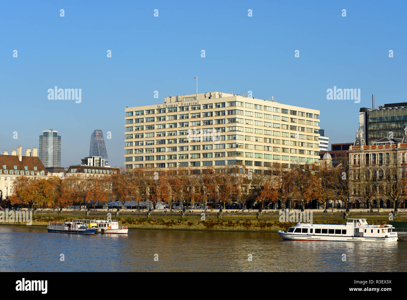 St Thomas' Hospital, Westminster Bridge, London, UK. NHS teaching hospital in Central London. Guy's and St Thomas' NHS Foundation Trust Space for copy Stock Photo