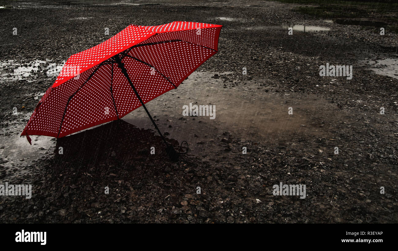 Roter Schirm High Resolution Stock Photography And Images Alamy