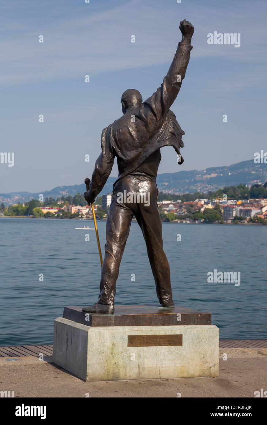Bronze statue of Freddie Mercury, Quai de la Rouvenaz, Lake Geneva, Montreux, Vaud, Switzerland Stock Photo