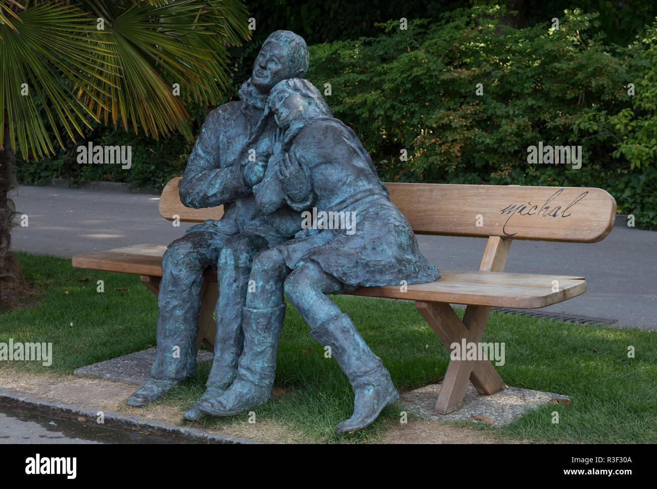 Les Amoureux sculpture by Michal. Lake Geneva, Montreux, Canton Vaud, Switzerland. Stock Photo