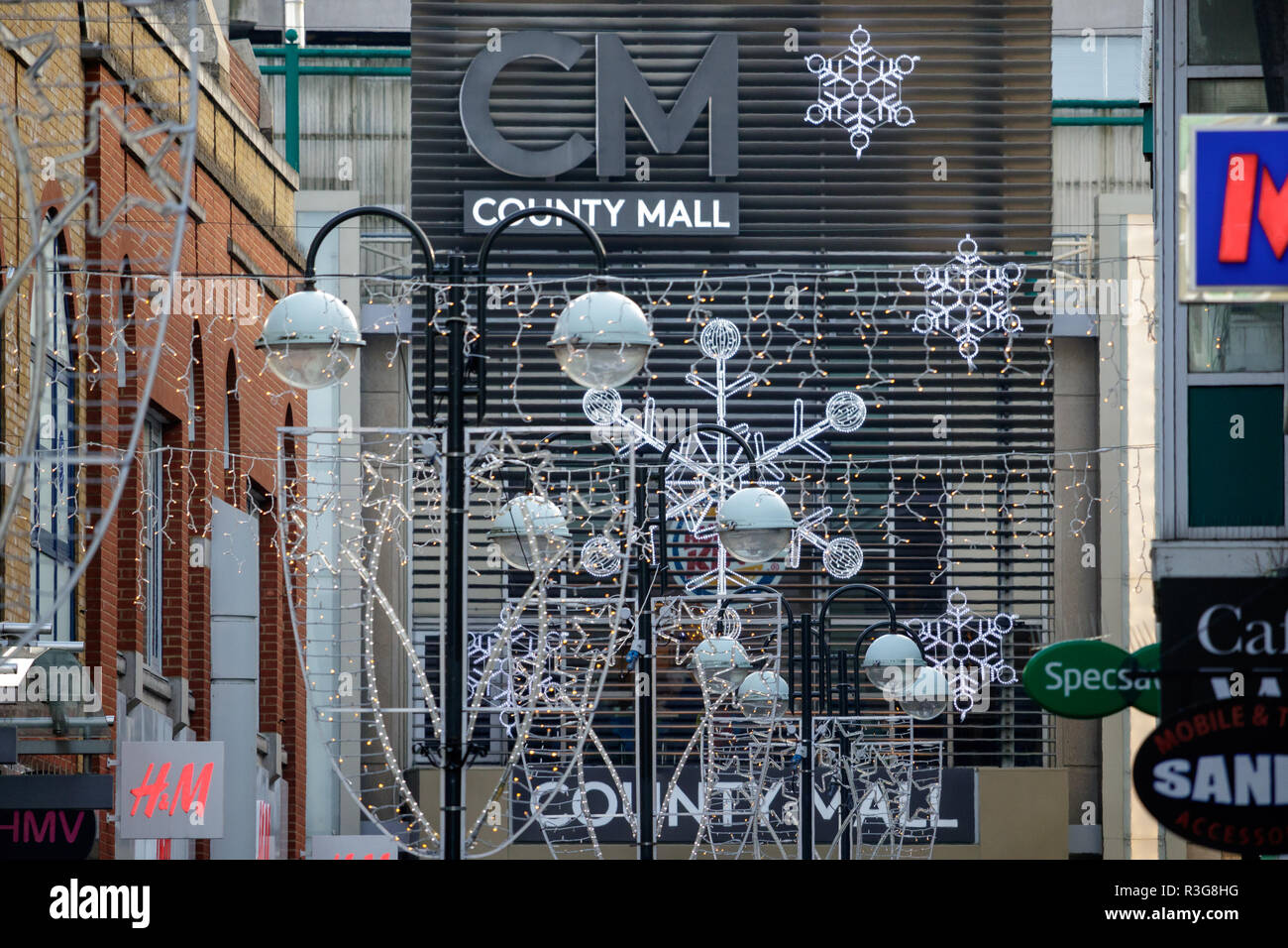 County Mall Shopping Centre Crawley Hi res Stock Photography And Images county-mall-shopping-centre-crawley-hi-res-stock-photography-and-images