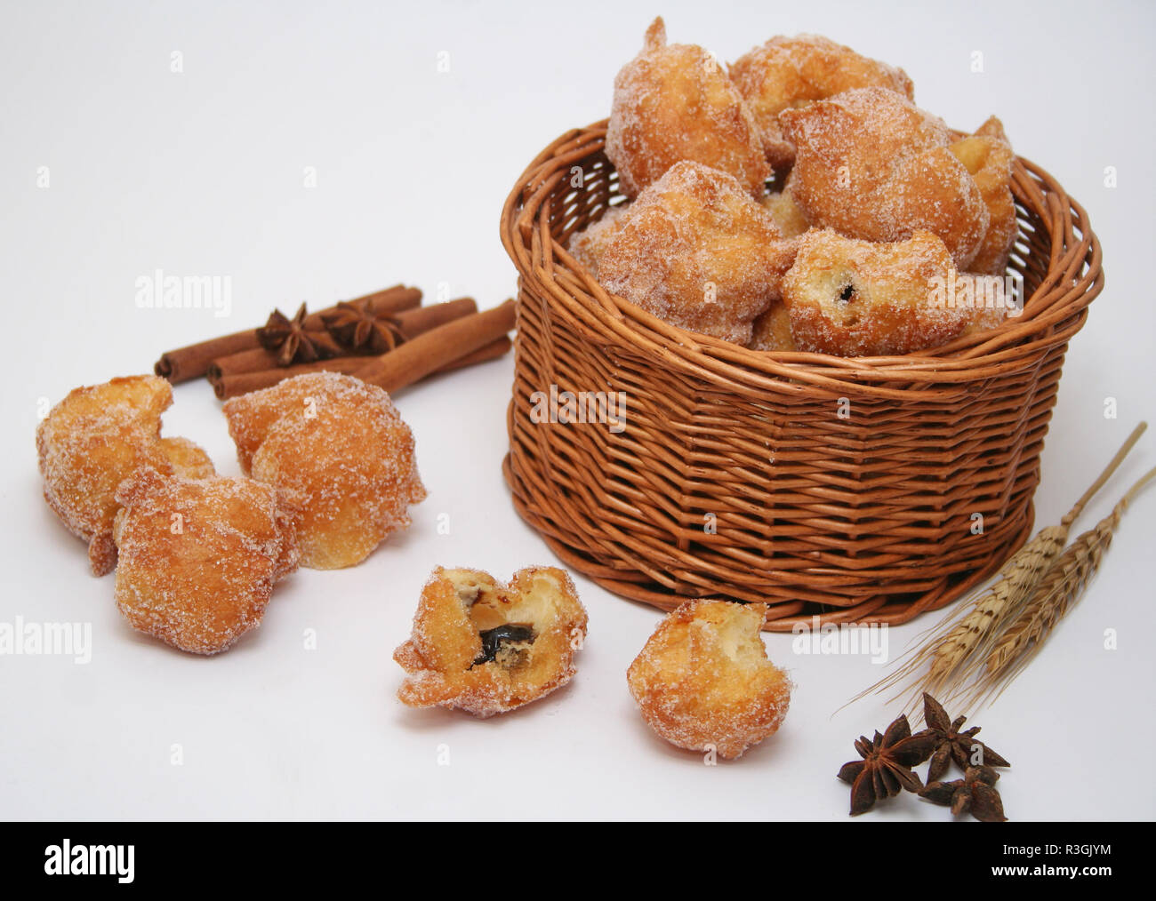 Pflaumenkrapfen hi-res stock photography and images - Alamy