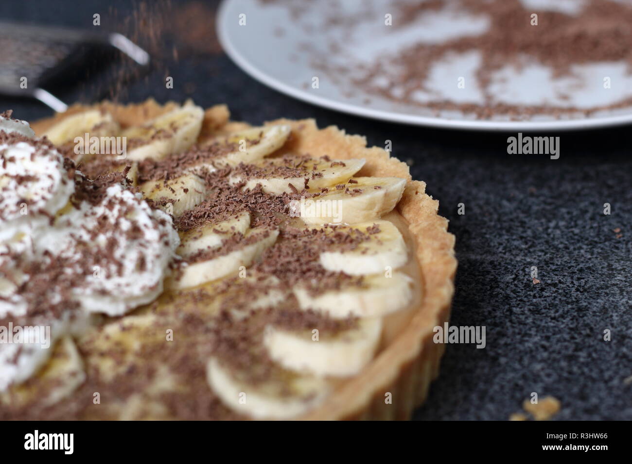 Sprinkle Topping with Grated Chocolate. Making Boston Banoffee Pie