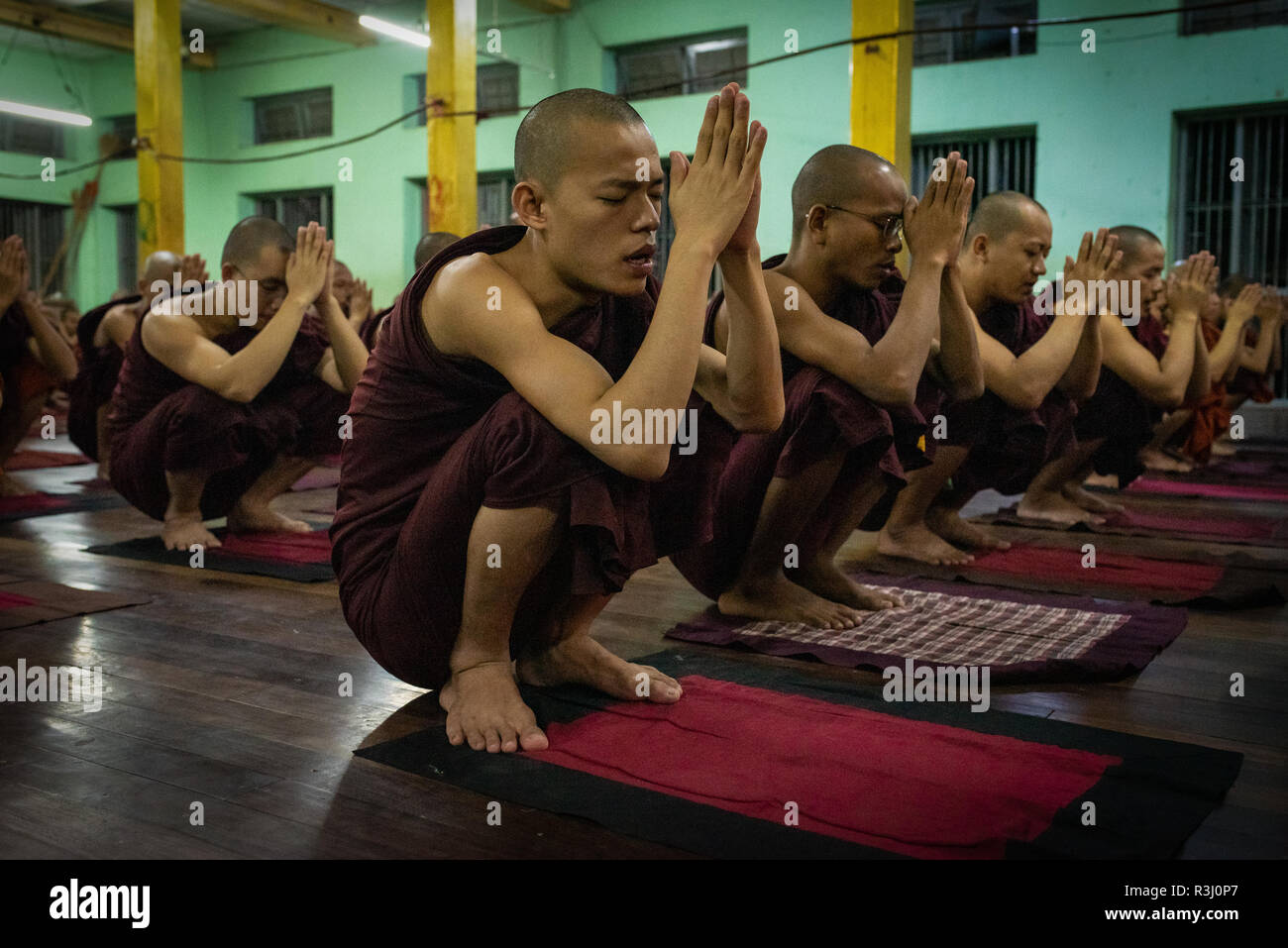 Mandalay buddhist monk praying hi-res stock photography and images - Alamy
