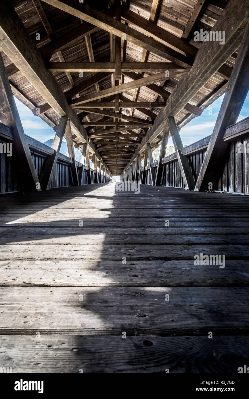 Timber pedestrian bridge hi-res stock photography and images - Alamy