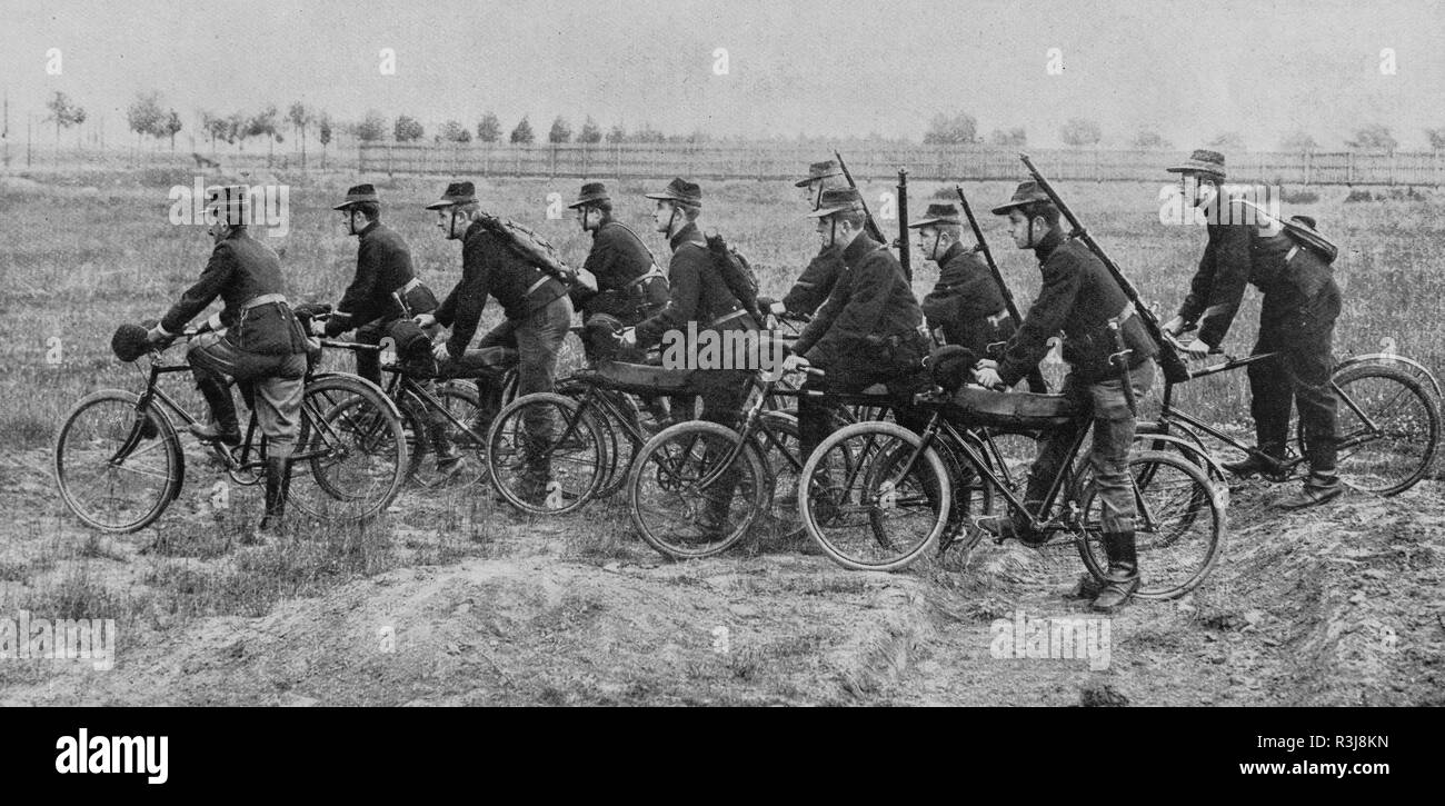 Belgian soldiers riding bikes in the countryside, 1914, Belgium Stock Photo