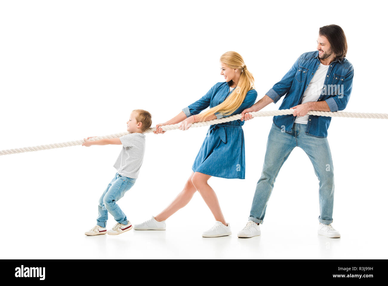 Отец и сын на закате. Тащить семью. Тащить семью. Тащить семью. Женщина всех тащит за собой.