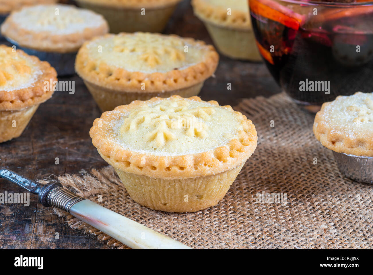 Mulled wine and mince pie hires stock photography and images Alamy