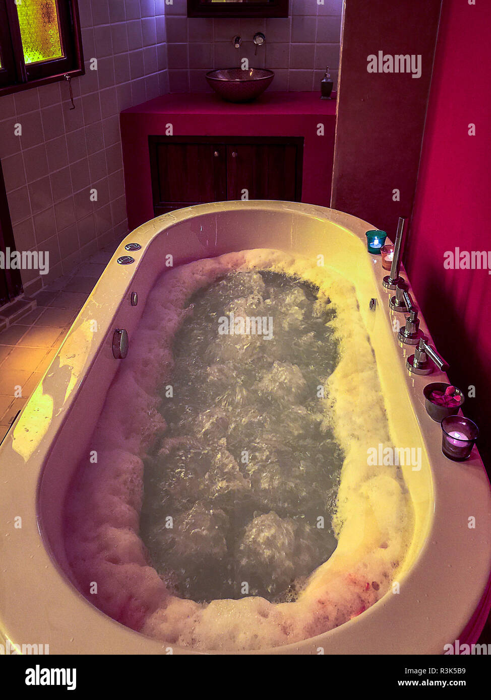 Whirlpool bath hires stock photography and images Alamy