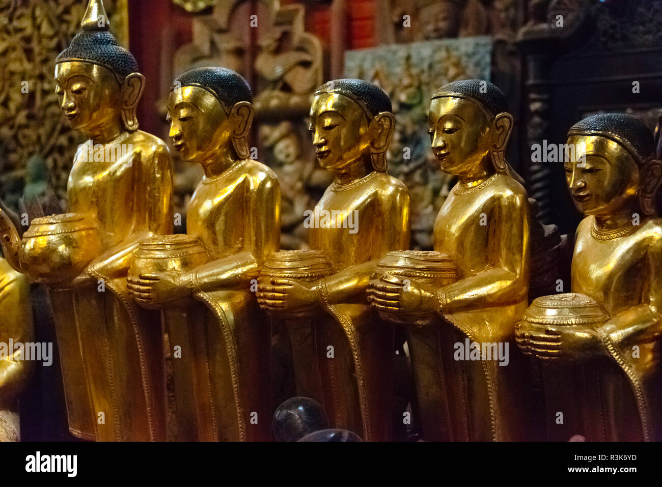 Golden buddhist statues hi-res stock photography and images - Alamy