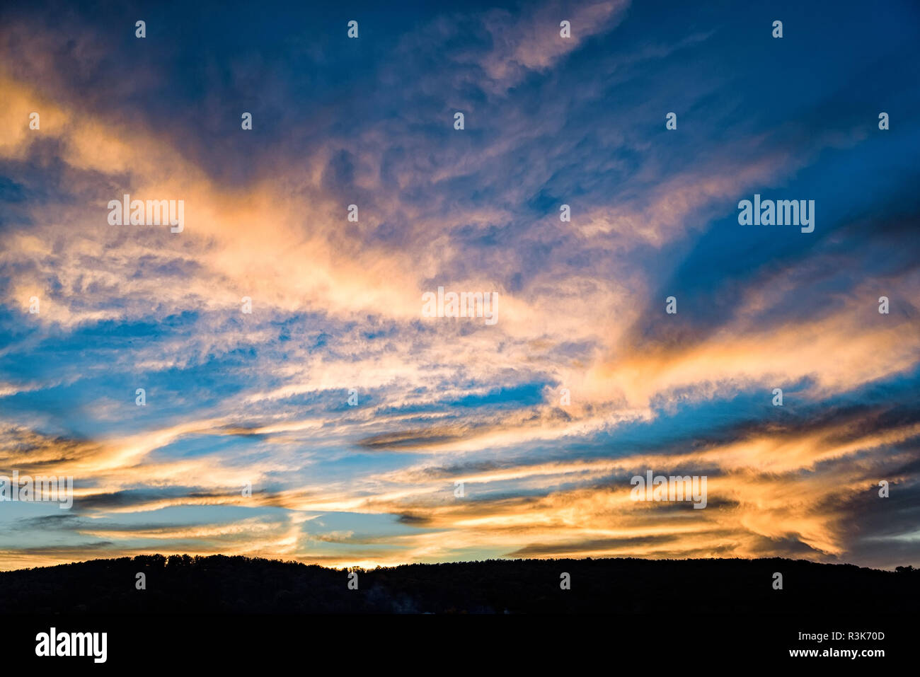 Dramatic blue sunset sky with pink clouds Stock Photo - Alamy
