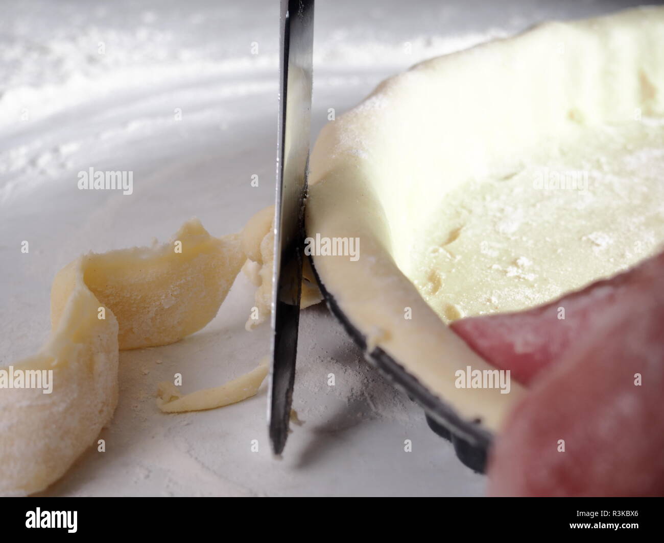 Trimming edges hires stock photography and images Alamy