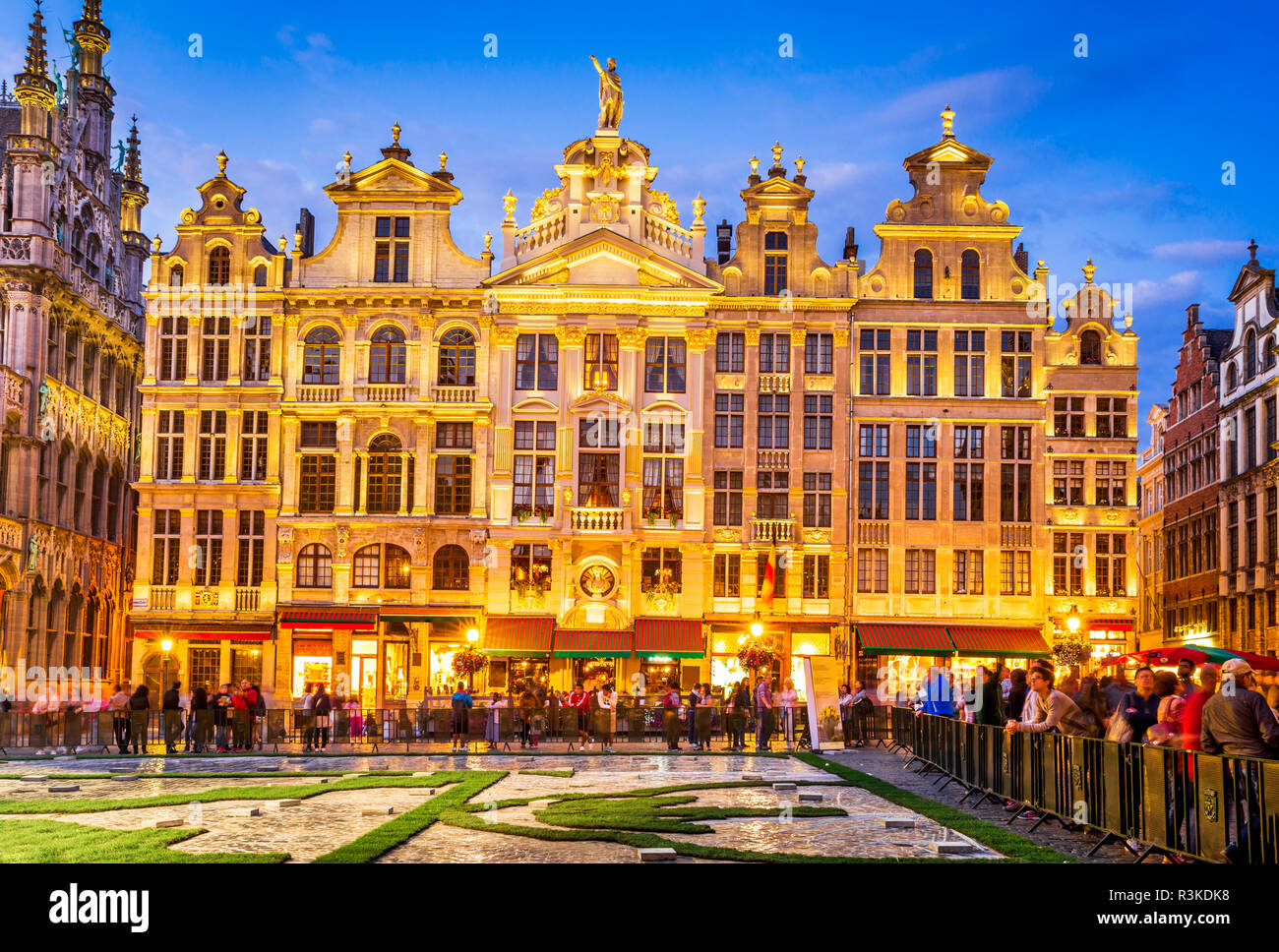 Bruxelles, Belgium. Night image with medieval architecture in Grand Place (Grote Markt). Stock Photo