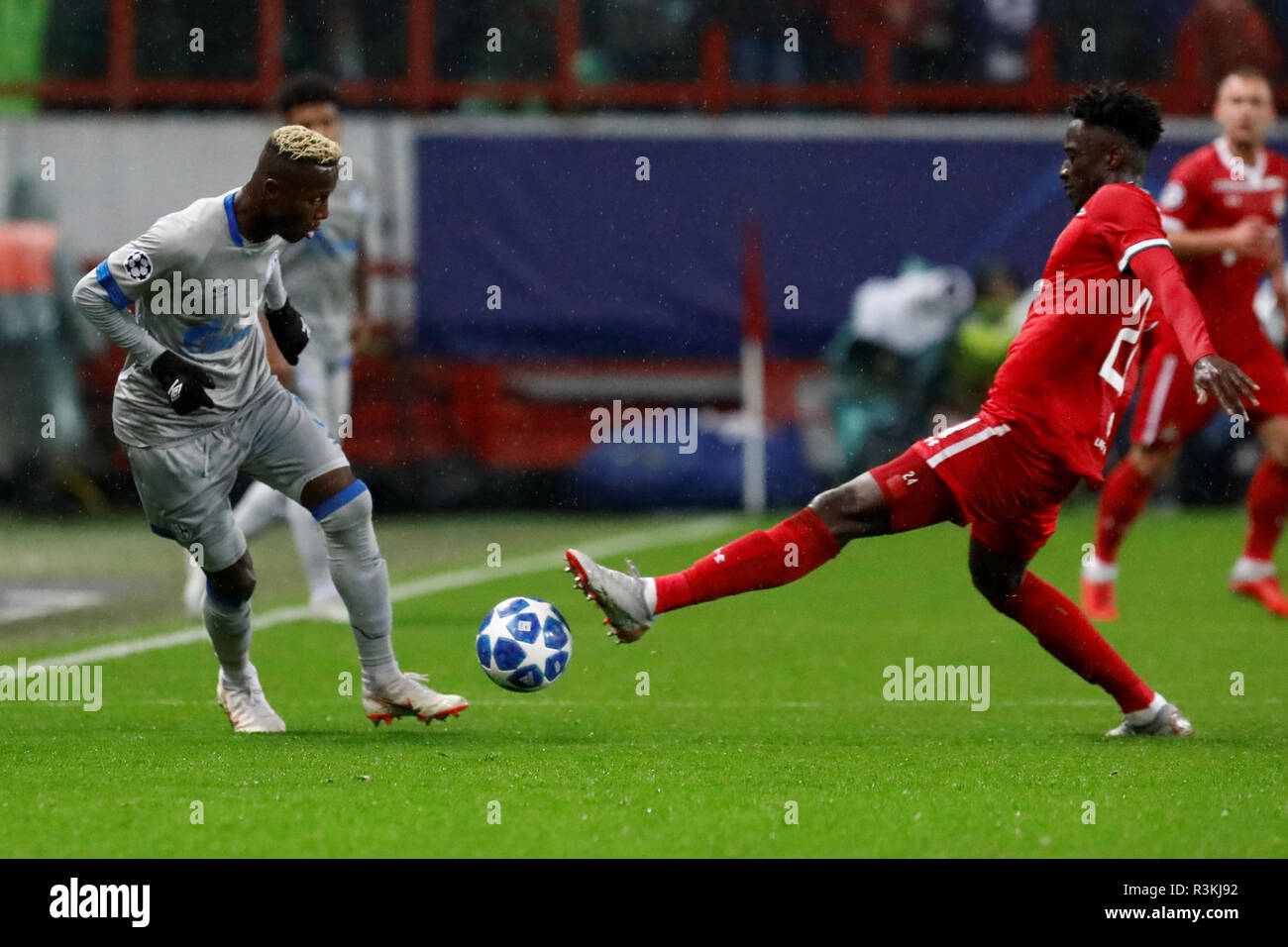MOSCOW, RUSSIA - OCTOBER 03: Eder (R) of FC Lokomotiv Moscow and Hamza Mendyl of FC Schalke 04 vie for the ball during the Group D match of the UEFA Champions League between FC Lokomotiv Moscow and FC Schalke 04 at Lokomotiv Stadium on October 3, 2018 in Moscow, Russia. (MB Media) Stock Photo