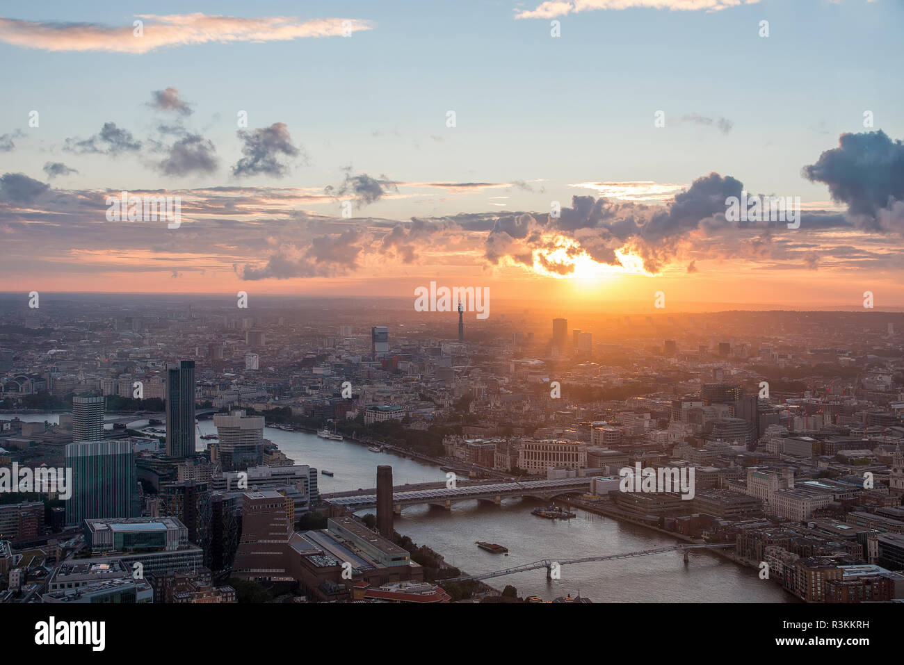 Aerial view of london landmarks hi-res stock photography and images - Alamy