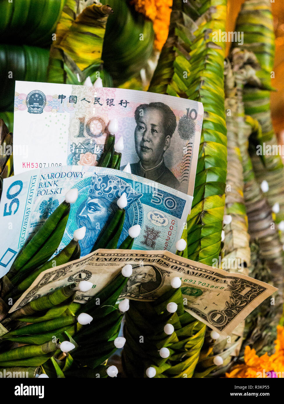Thailand, Bangkok, Displays at The Golden Buddha at Wat Trimitr with different foreign money Stock Photo