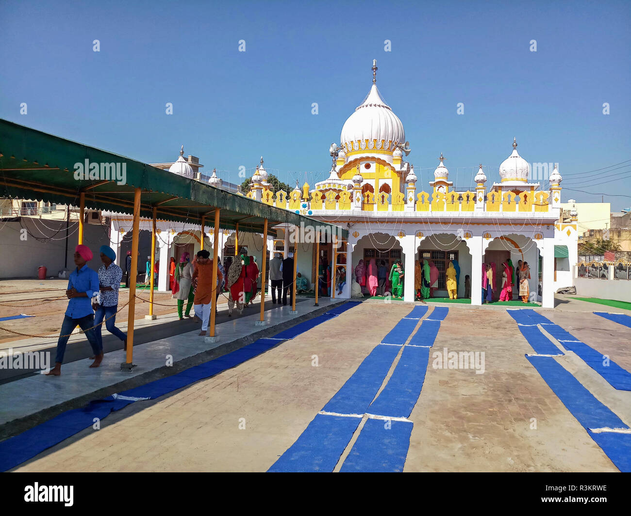 Mohali, Punjab, India. 23rd Nov, 2018. Devotees are seen paying obeisance at the Khanpur Gurduwara during the occasion of the 550th birth anniversary of Guru Nanak Dev in Mohali.Sikhism was founded in the 15th century by Guru Nanak, who broke away from Hinduism, India's dominant religion, He preached the equality of races and genders and the rejection of image-worship and the caste system. Credit: Saqib Majeed/SOPA Images/ZUMA Wire/Alamy Live News Stock Photo