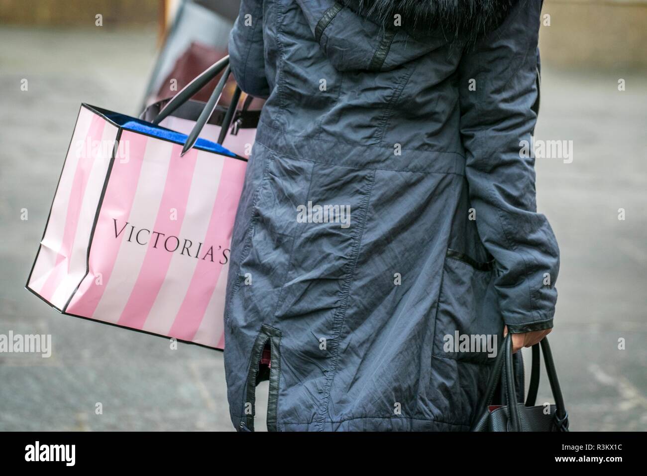 Victorias secret logo hi-res stock photography and images - Alamy
