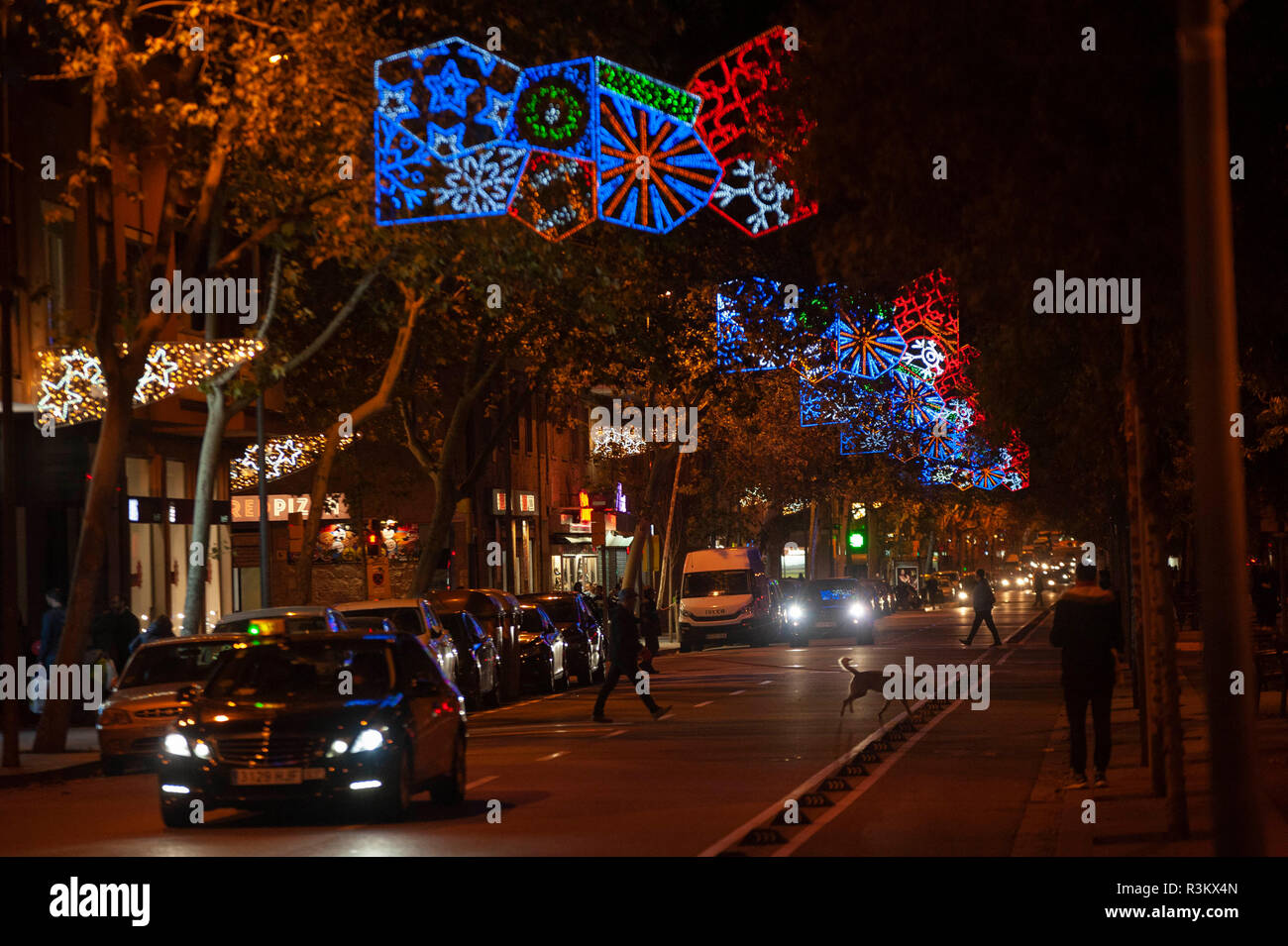 Barcelona, Spain. 22nd Nov, 2018. Barcelona, Spain. has lit more than 100 km of Christmas lights in a show where Mr. Winter, a character of four meters tall, white beard, erase and various outfits to face the cold that will accompany the little ones during these dates. The act presented by Magi Lari was attended by the mayor of Barcelona, Spain., Ada Colau and other municipal authorities. Credit: Charlie Perez/Alamy Live News Stock Photo