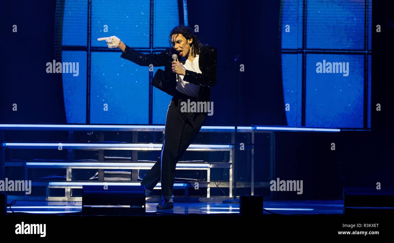 Keel, Deutschland. 16th Nov, 2018. BEAT IT! Live in the Sparkassen-Arena in  Kiel. The musical about the King of Pop, Michael Jackson touring through  Germany. Live image of the show with Dantanio