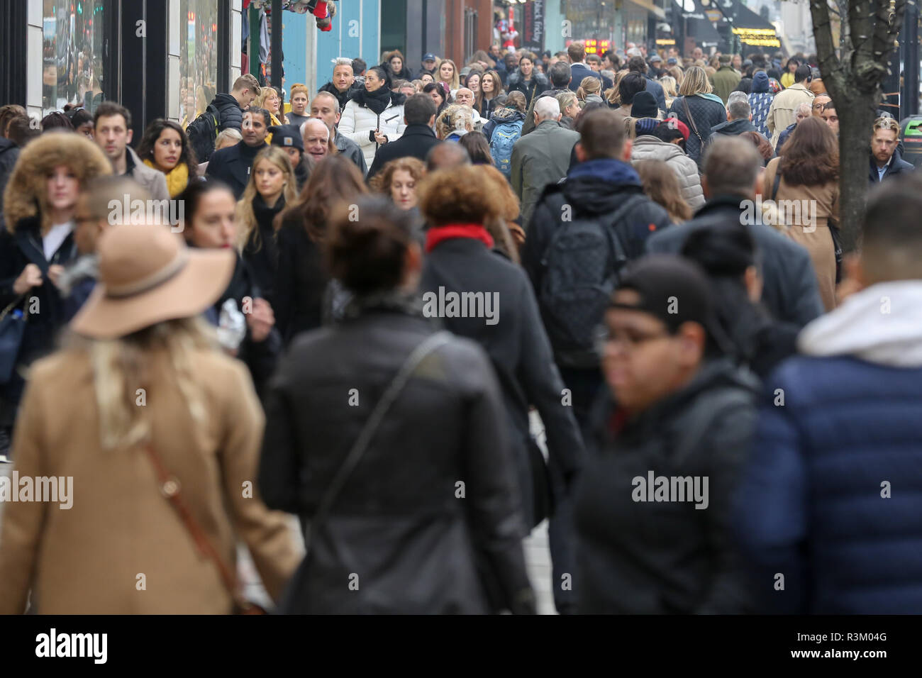 London, UK. 23rd Nov, 2018. Shoppers are seen taking advantage of the Black Friday deals that many high street stores are offering.A very busy Black Friday on London's Oxford Street. Credit: Dinendra Haria/SOPA Images/ZUMA Wire/Alamy Live News Stock Photo