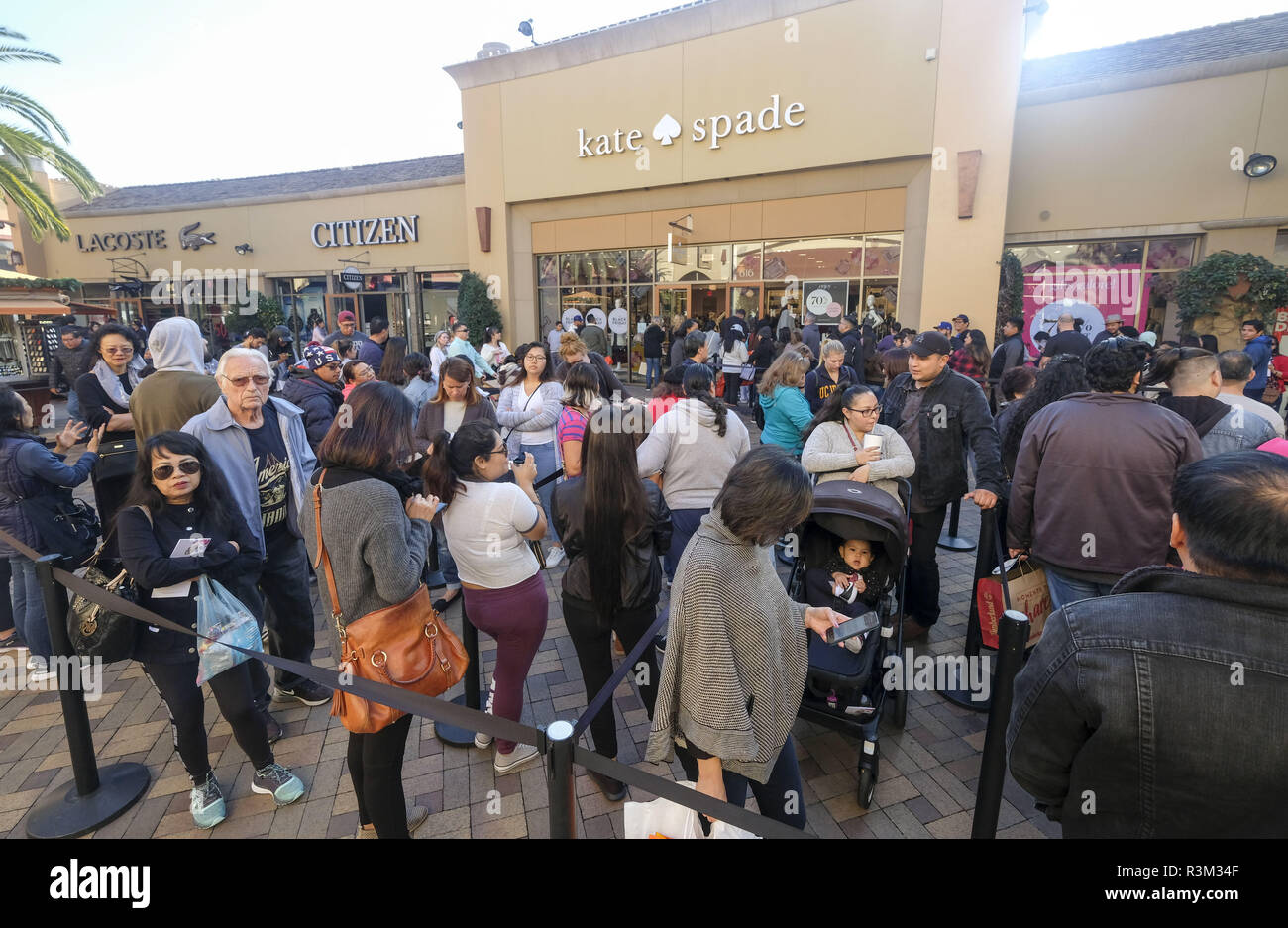 Los Angeles, California, USA. 23rd Nov, 2018. Customers shop during Black  Friday sale at the Citadel