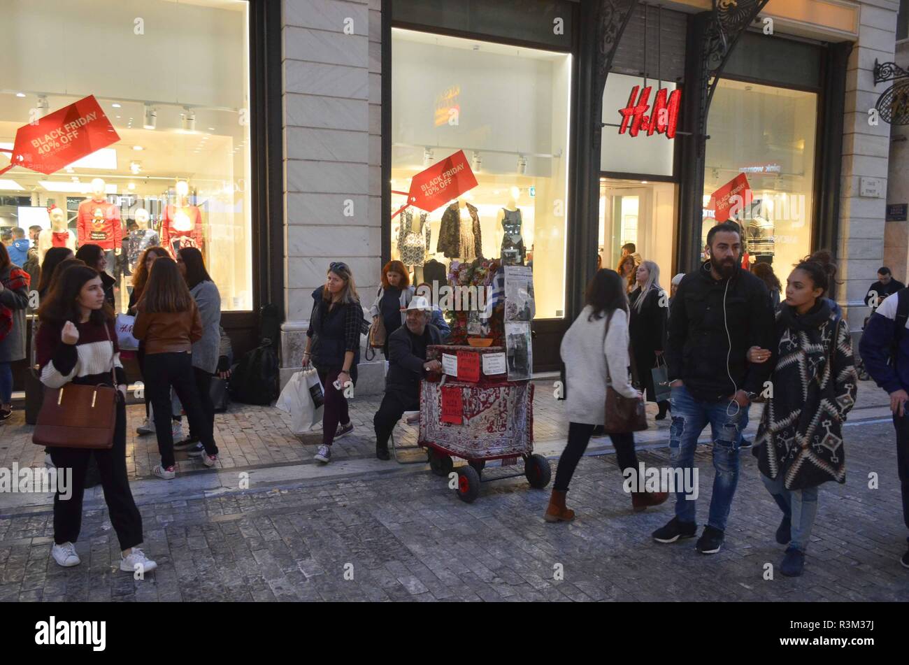 H&m shop hi-res stock photography and images - Page 4 - Alamy