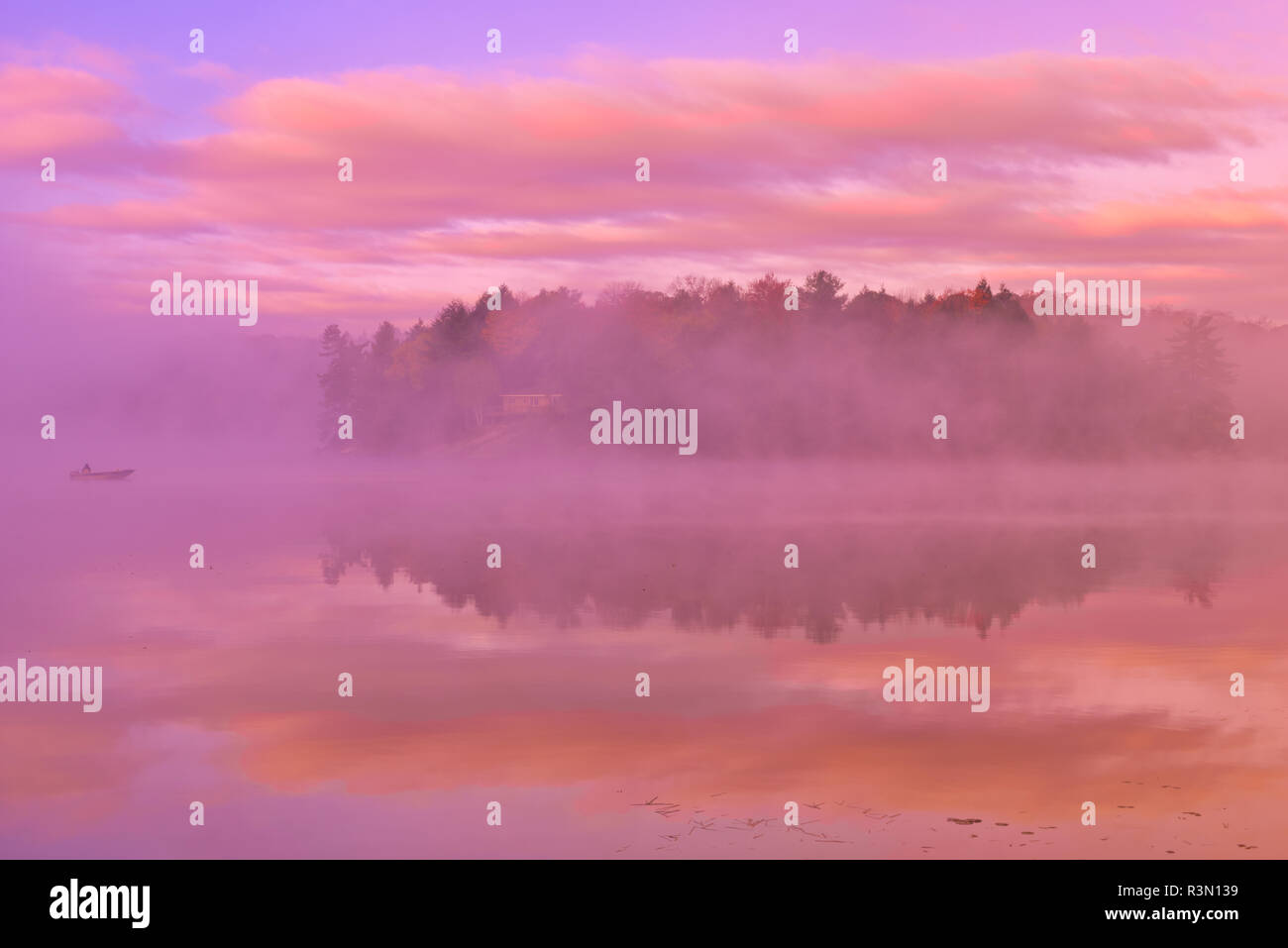 Canada, Ontario, Horseshoe Lake. Cottage in morning fog on lake Stock