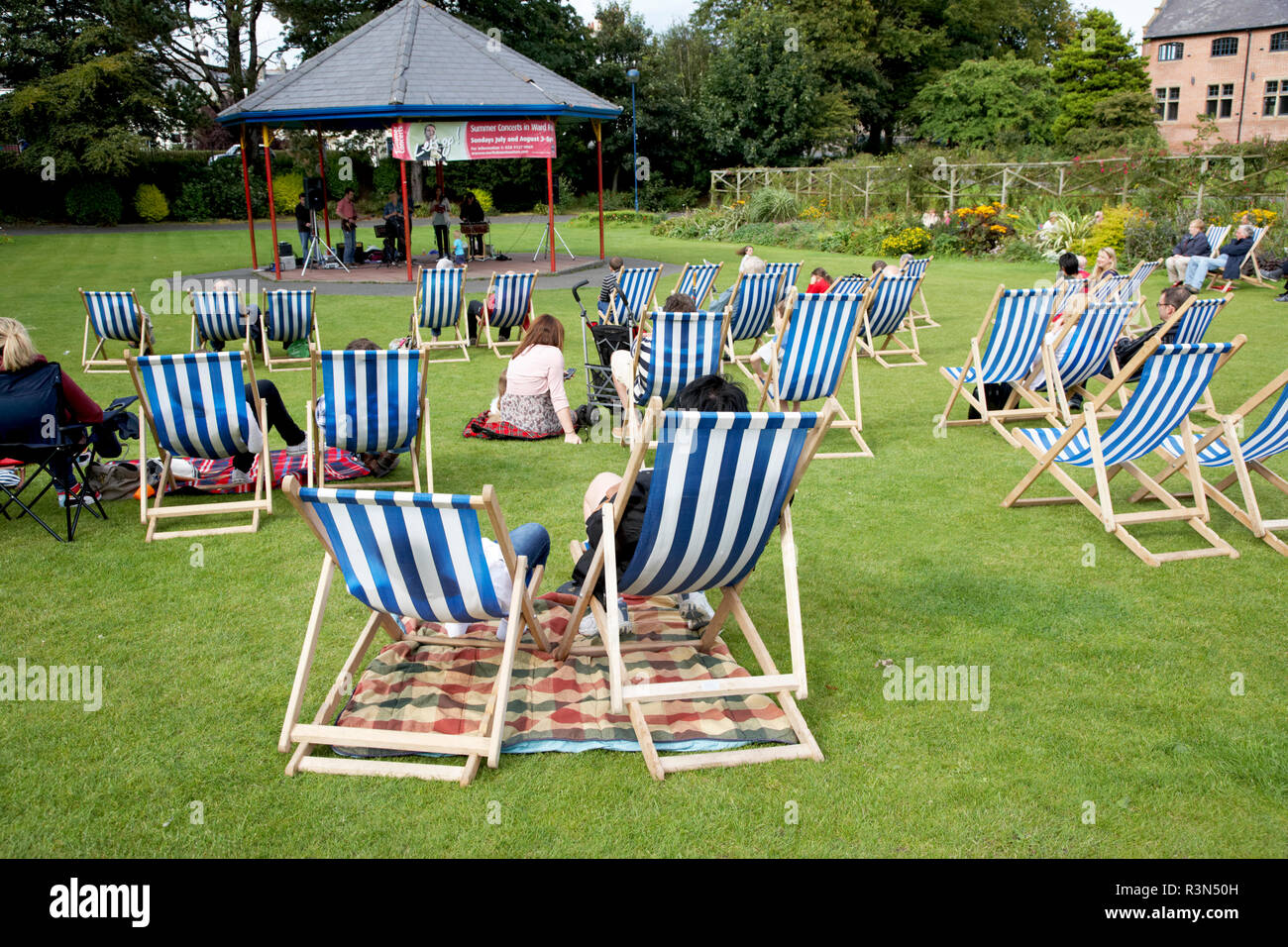 empty deckchairs on the grass in ward park bangor northern ireland at an  outdoor summer event in the uk Stock Photo - Alamy