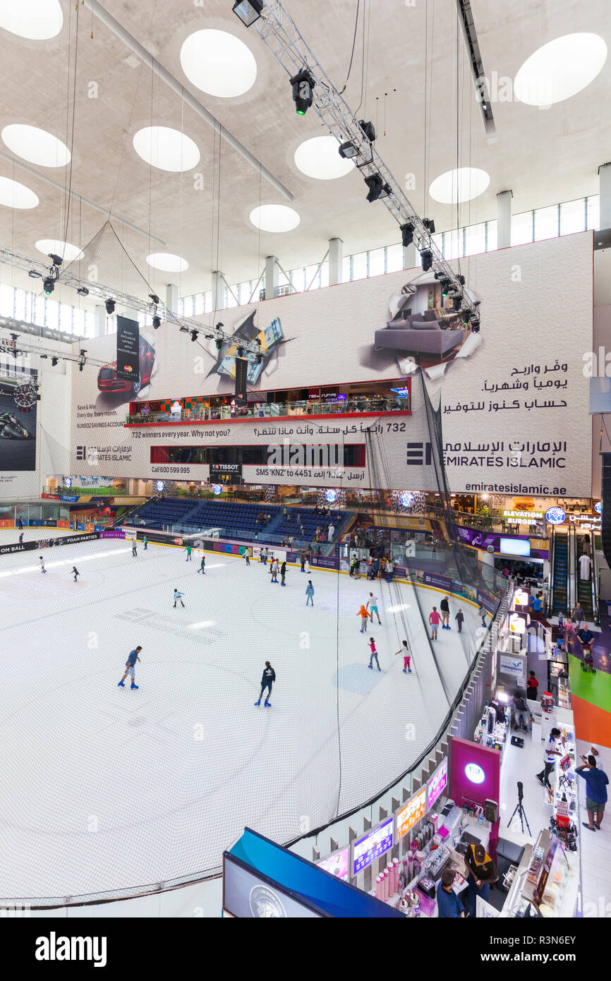 UAE, Downtown Dubai. Ice skating rink in Dubai Mall Stock Photo Alamy