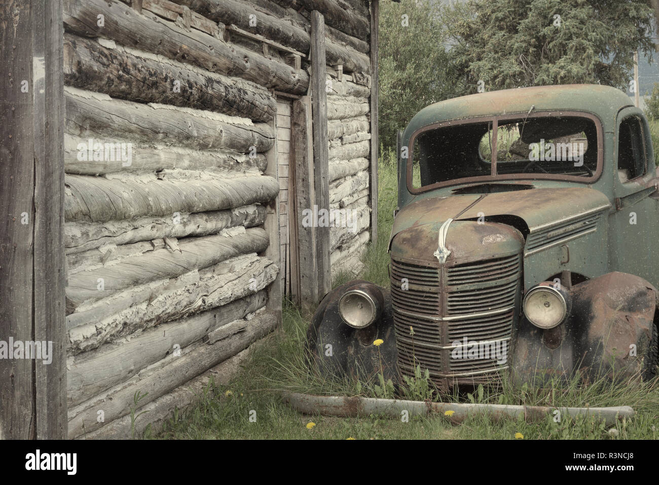 Vintage log truck hi-res stock photography and images - Alamy