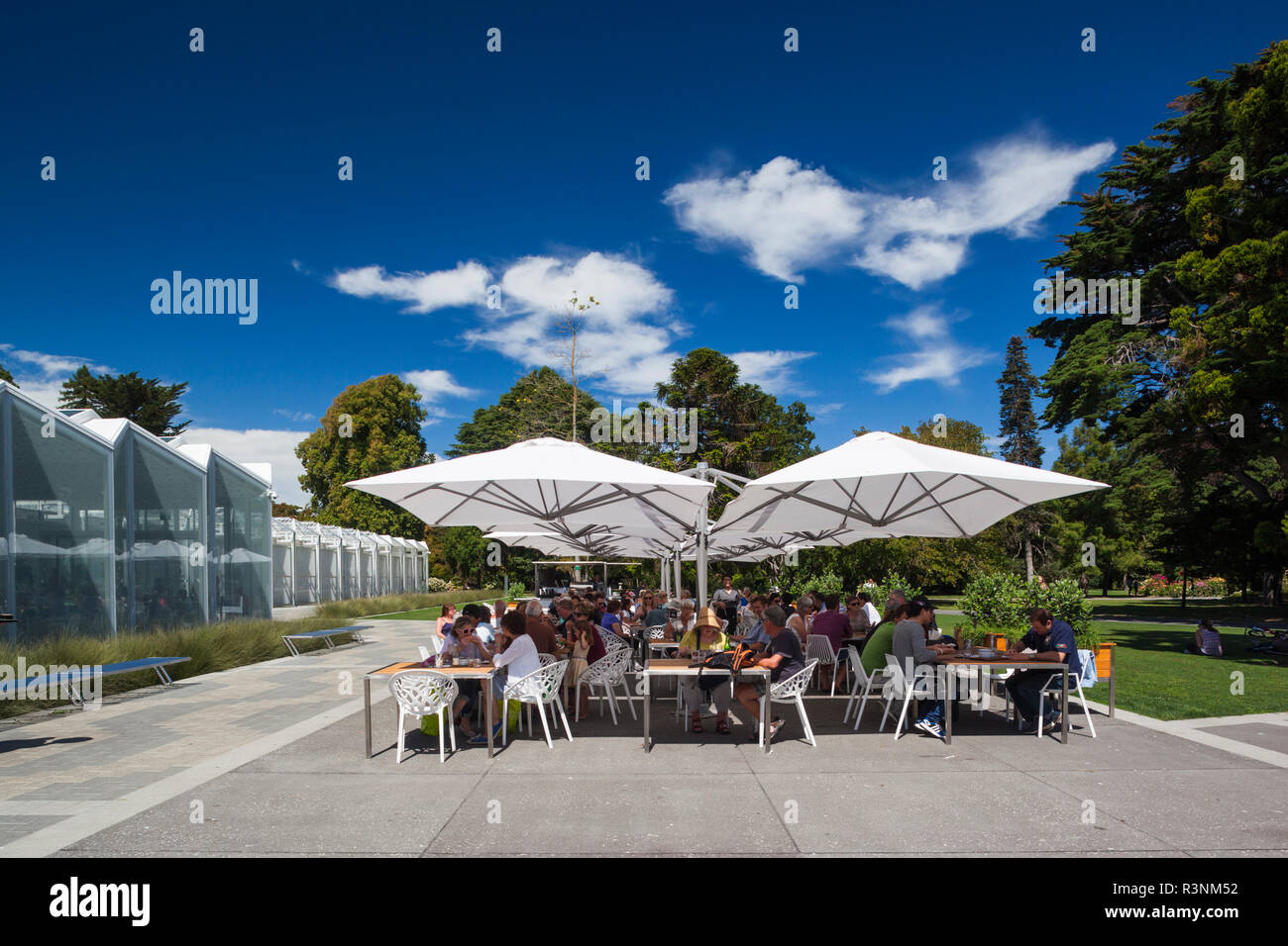 New Zealand, South Island, Christchurch, Botanic Gardens, outdoor cafe Stock Photo Alamy